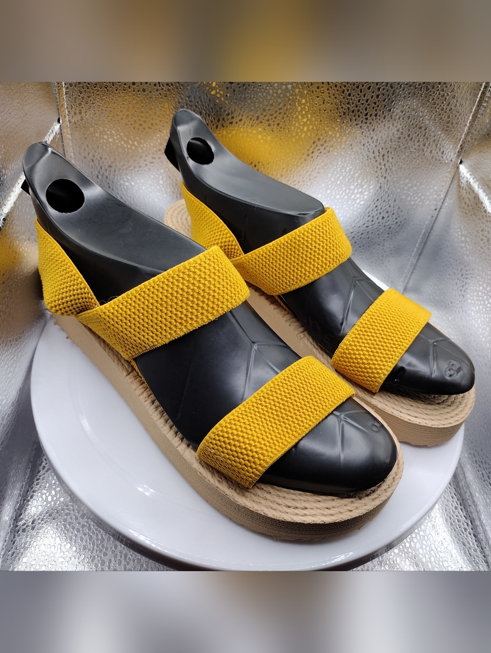 Ultra Comfortable Platform Sandals Size 39 (US Size 8) Yellow